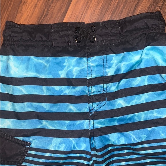 Lot of 2 bathing suit trunks - Picture 5 of 7